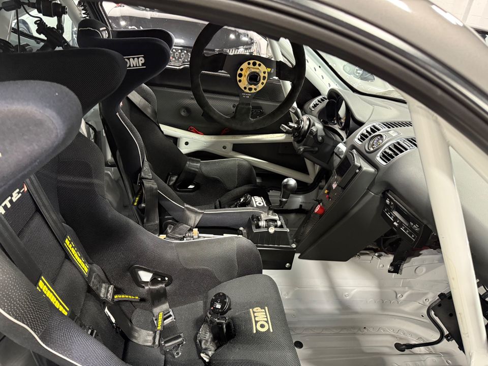 2016 PORSCHE CAYMAN GT4
