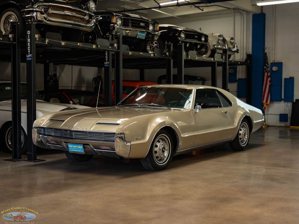 1966 Oldsmobile Toronado Deluxe