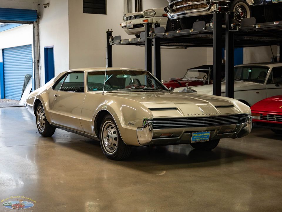 1966 Oldsmobile Toronado Deluxe