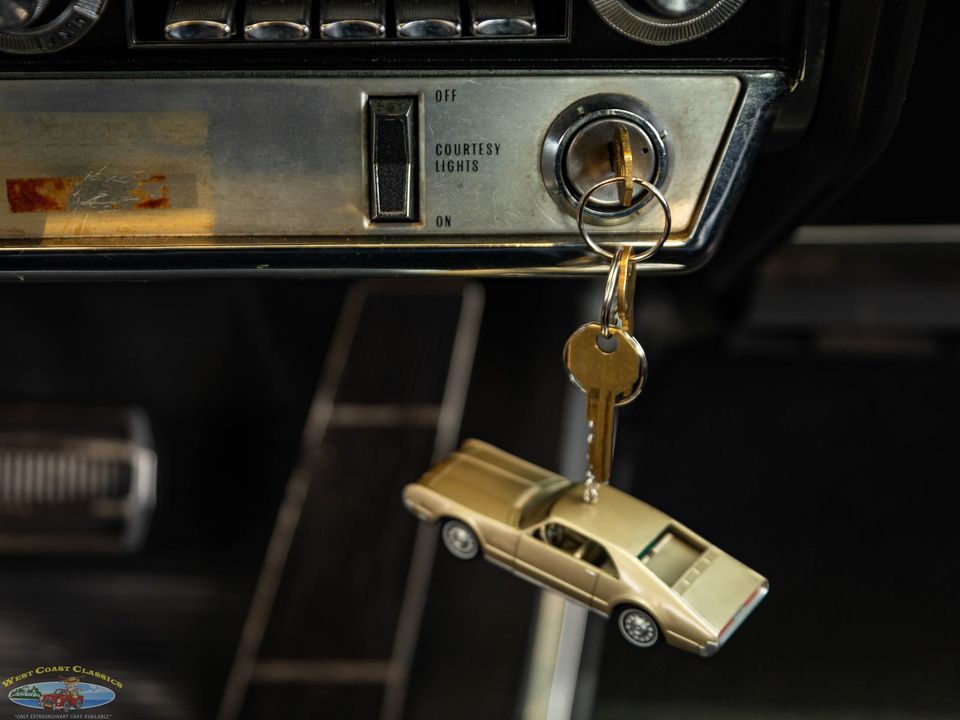 1966 Oldsmobile Toronado Deluxe