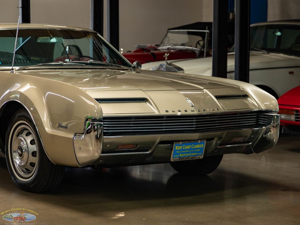 1966 Oldsmobile Toronado Deluxe