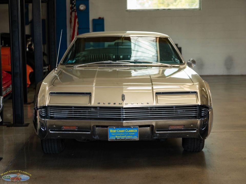 1966 Oldsmobile Toronado Deluxe