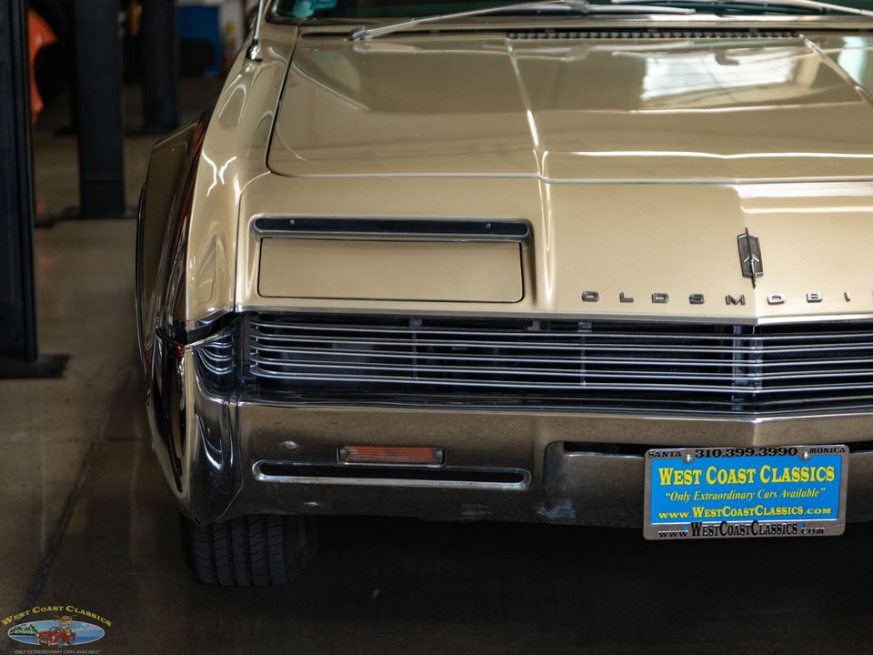 1966 Oldsmobile Toronado Deluxe