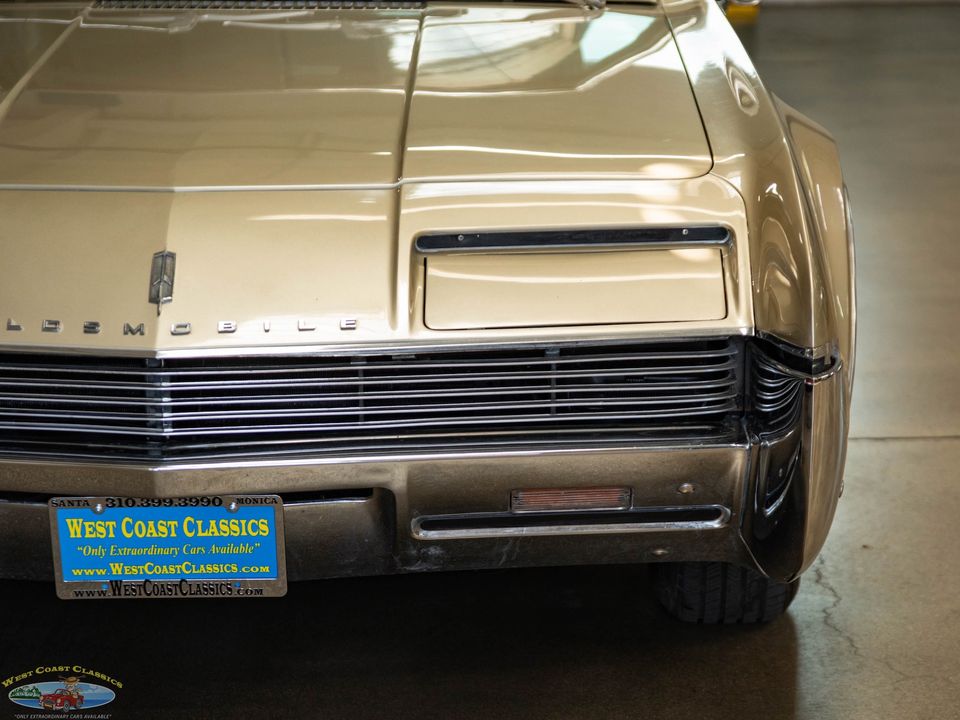 1966 Oldsmobile Toronado Deluxe
