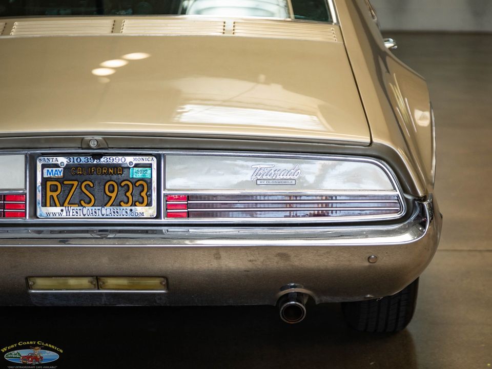 1966 Oldsmobile Toronado Deluxe