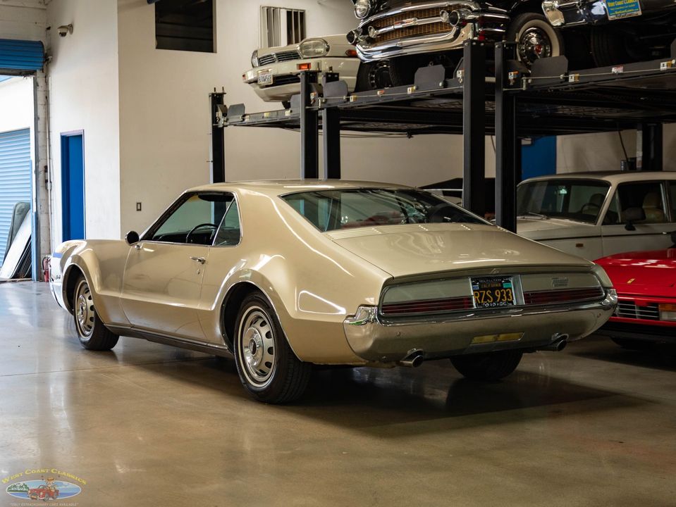 1966 Oldsmobile Toronado Deluxe