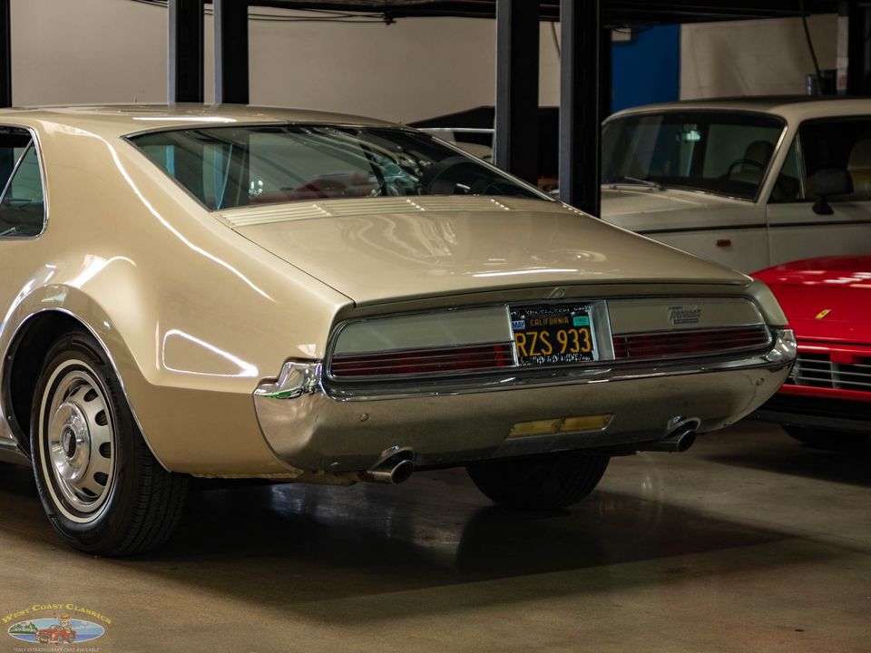 1966 Oldsmobile Toronado Deluxe