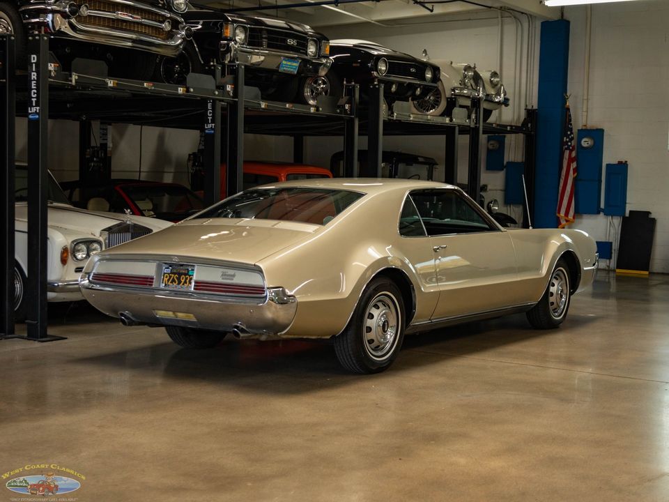 1966 Oldsmobile Toronado Deluxe