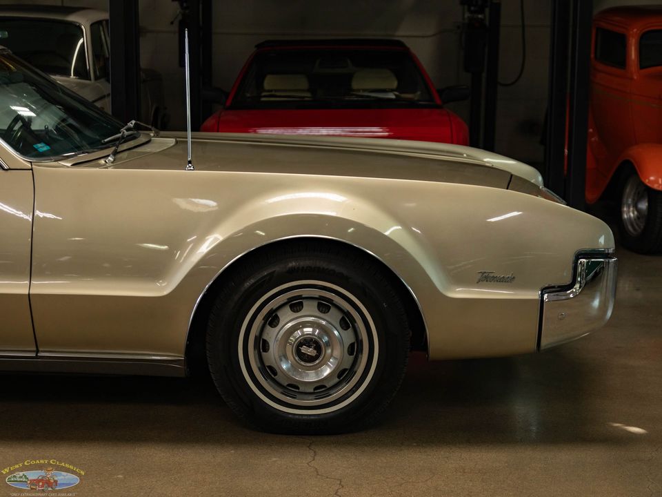 1966 Oldsmobile Toronado Deluxe