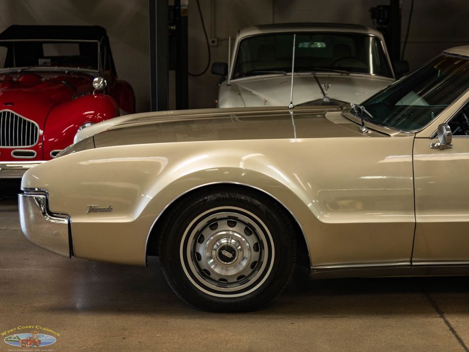 1966 Oldsmobile Toronado Deluxe