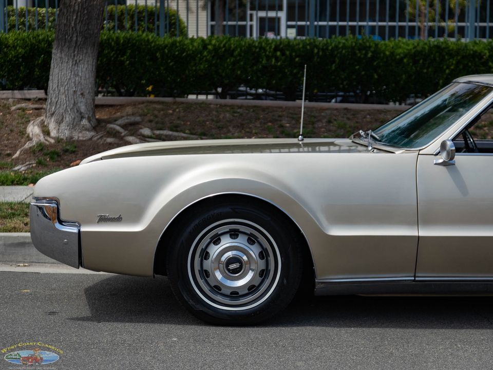 1966 Oldsmobile Toronado Deluxe