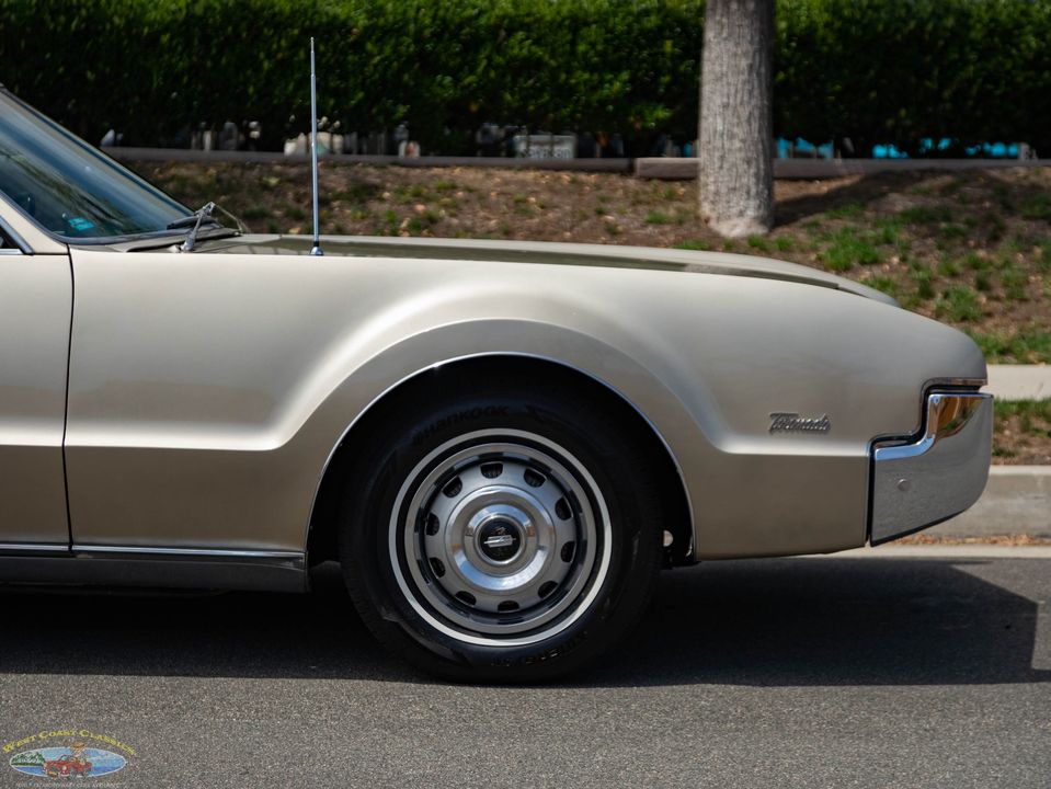 1966 Oldsmobile Toronado Deluxe