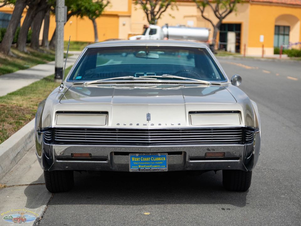 1966 Oldsmobile Toronado Deluxe
