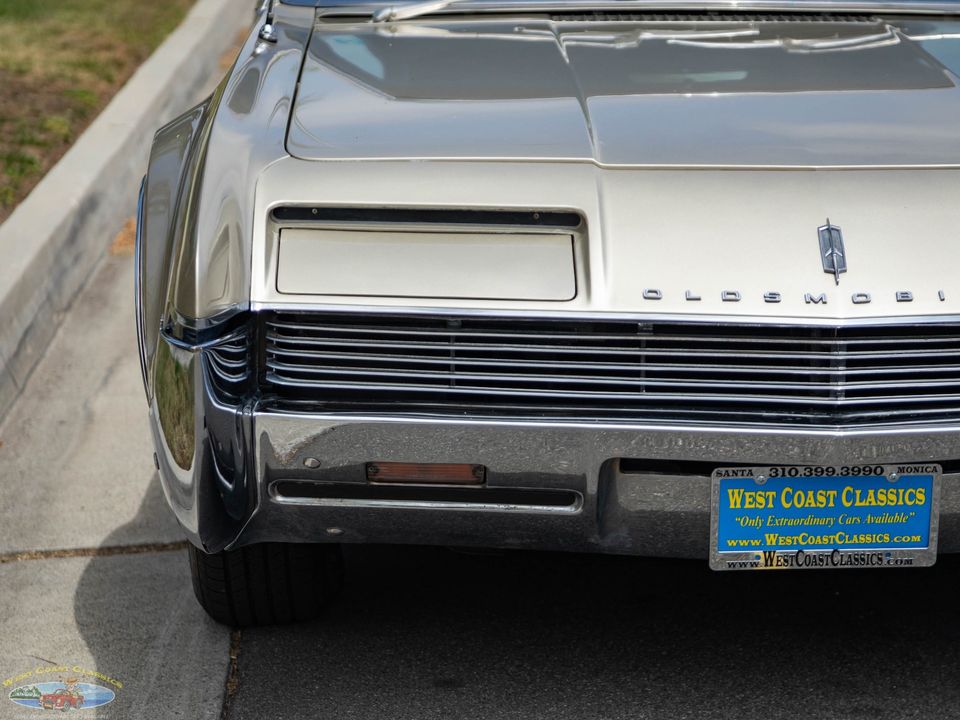1966 Oldsmobile Toronado Deluxe