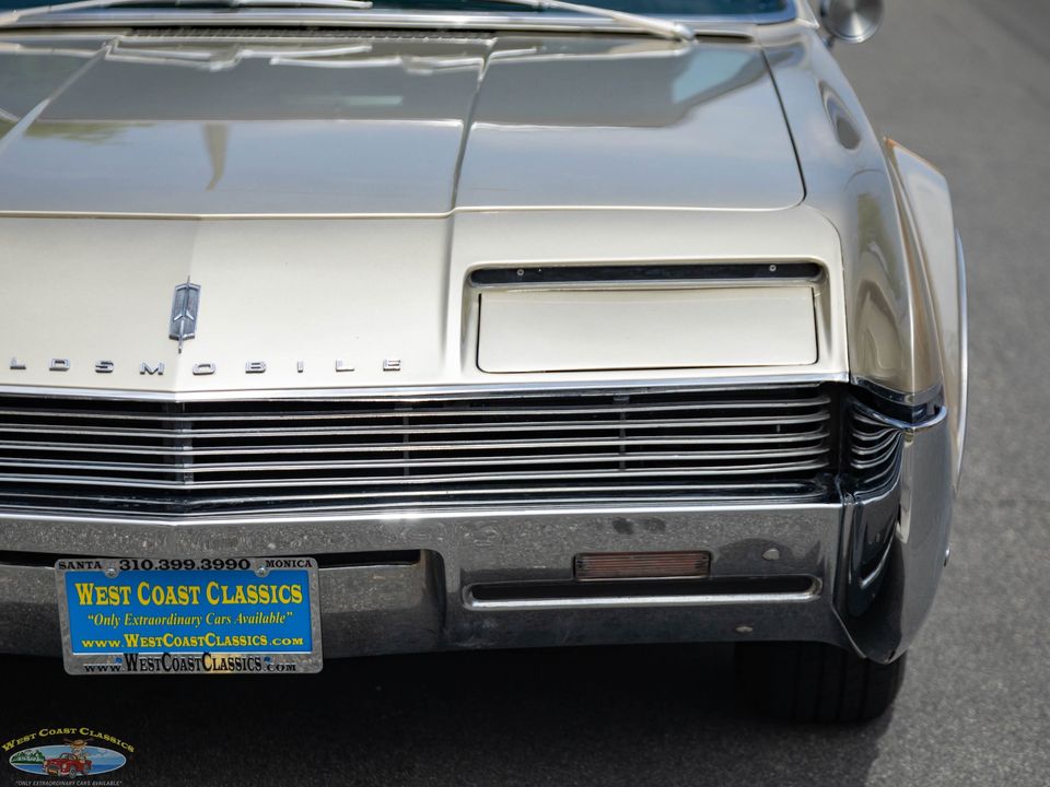 1966 Oldsmobile Toronado Deluxe