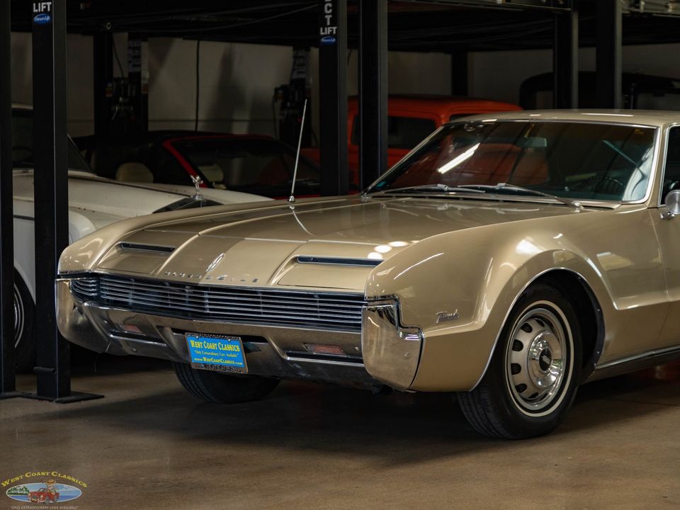 1966 Oldsmobile Toronado Deluxe