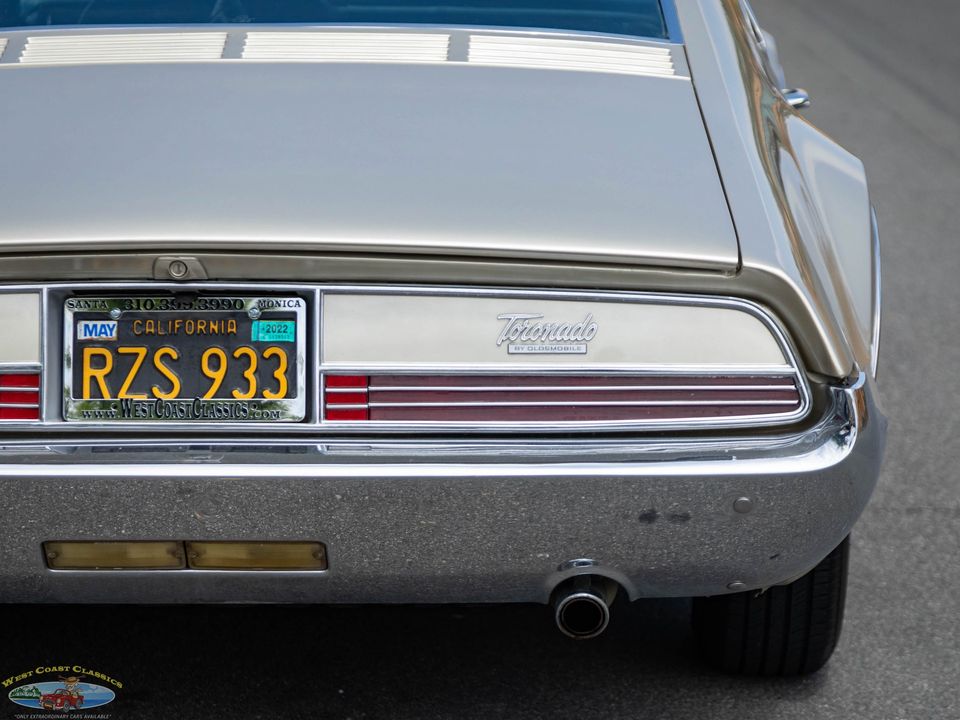 1966 Oldsmobile Toronado Deluxe