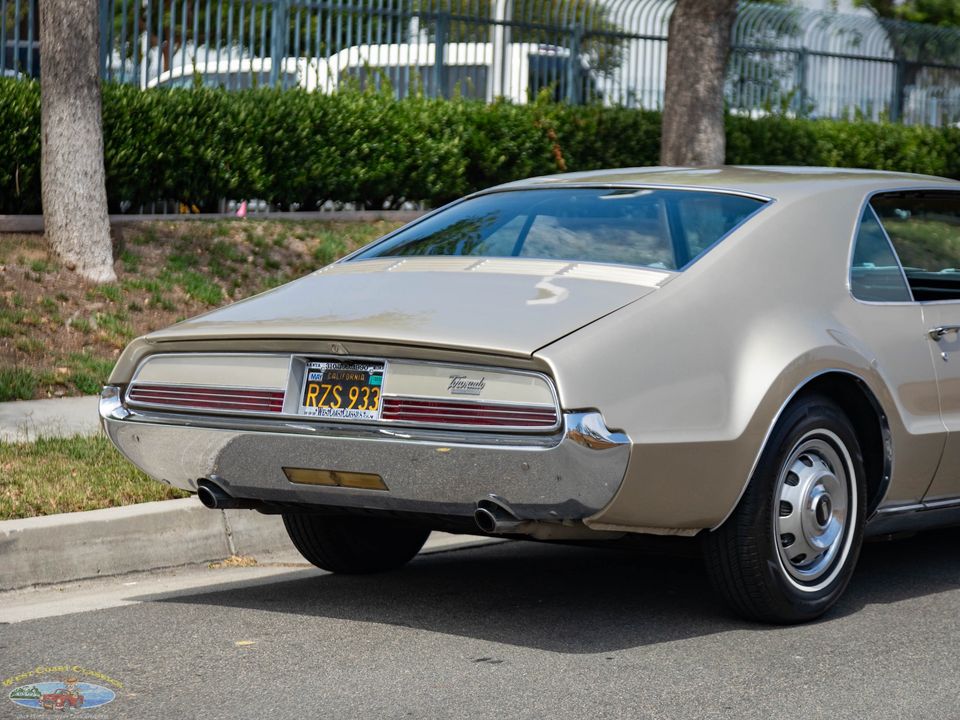 1966 Oldsmobile Toronado Deluxe