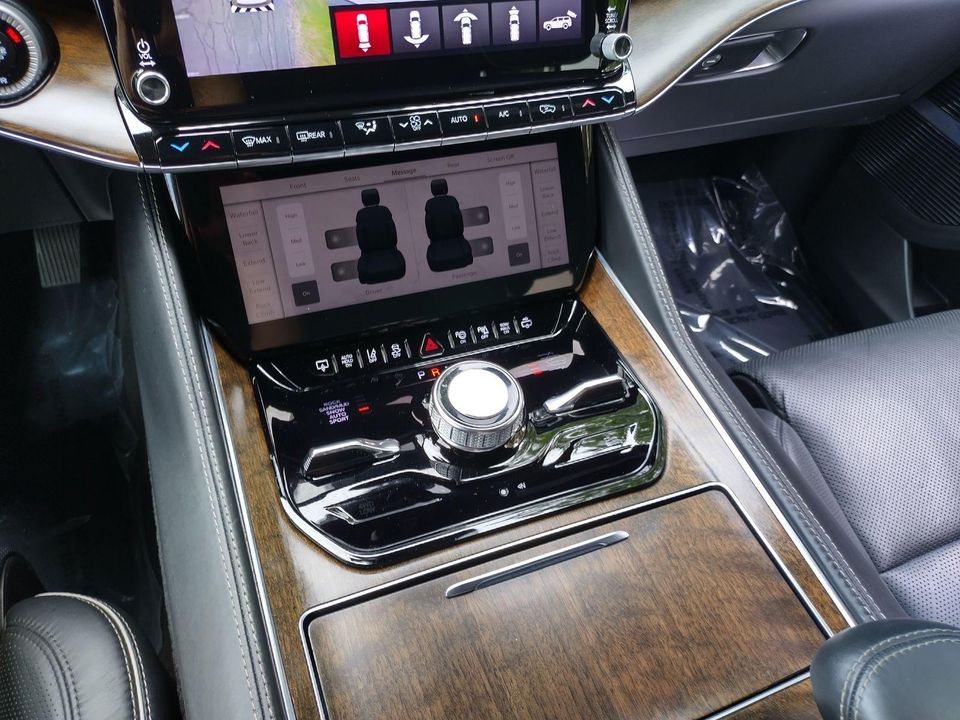 2022 Jeep Grand Wagoneer