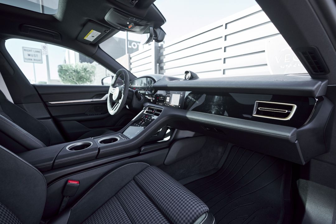2025 Porsche Taycan