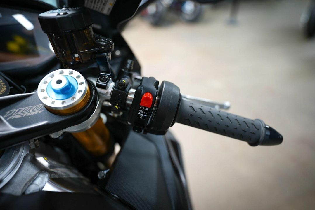 2019 Aprilia RSV4 Factory 1100
