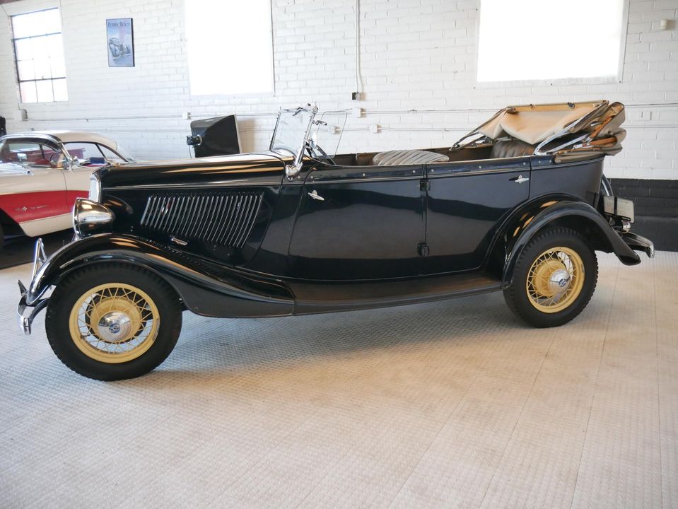 1933 Ford Phaeton