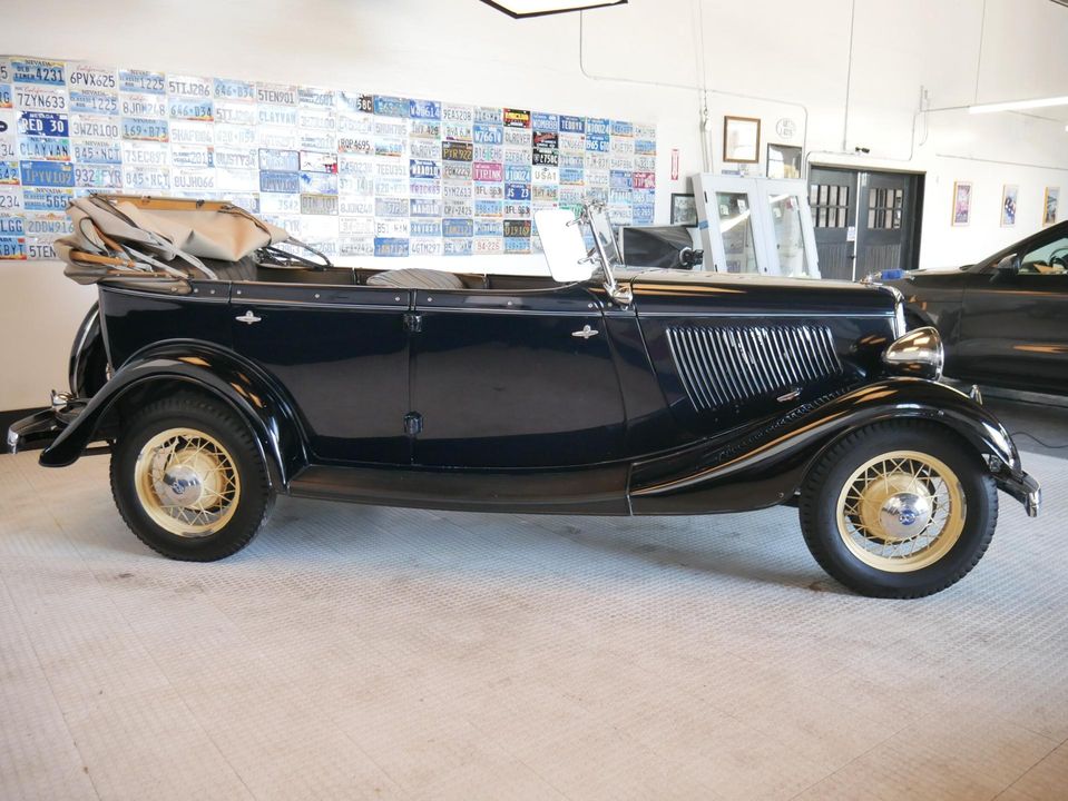 1933 Ford Phaeton