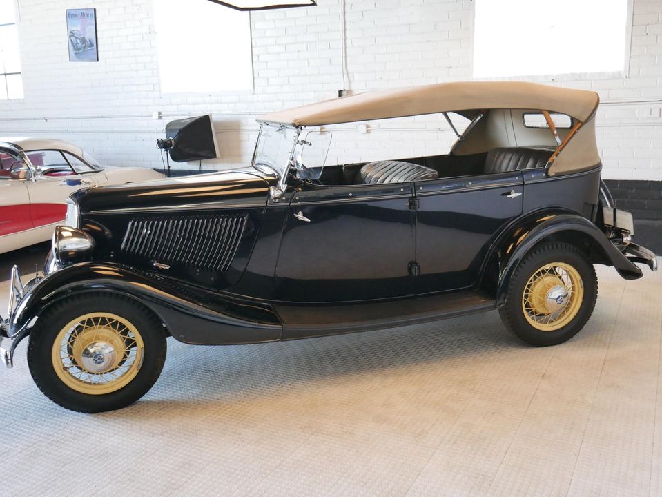 1933 Ford Phaeton