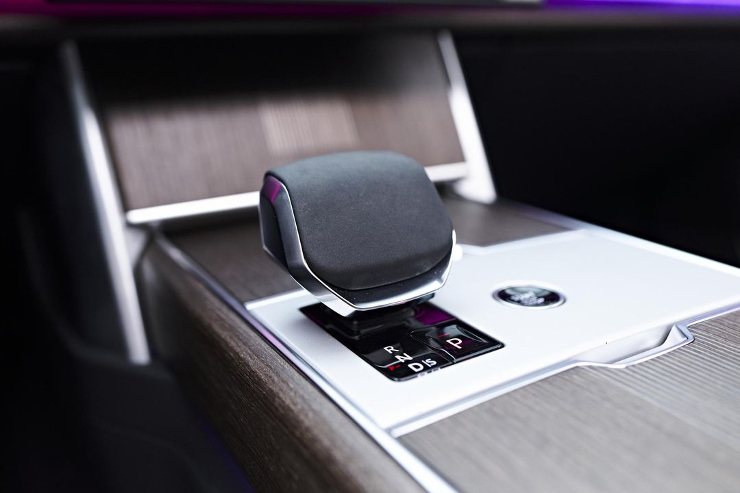 2024 Land Rover Range Rover Plug-In Hybrid