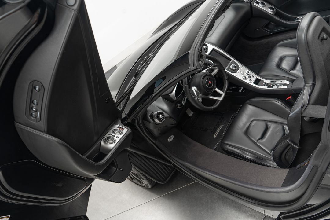 2013 McLaren MP4-12C