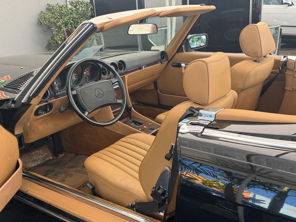 1989 Mercedes-Benz 560-Class