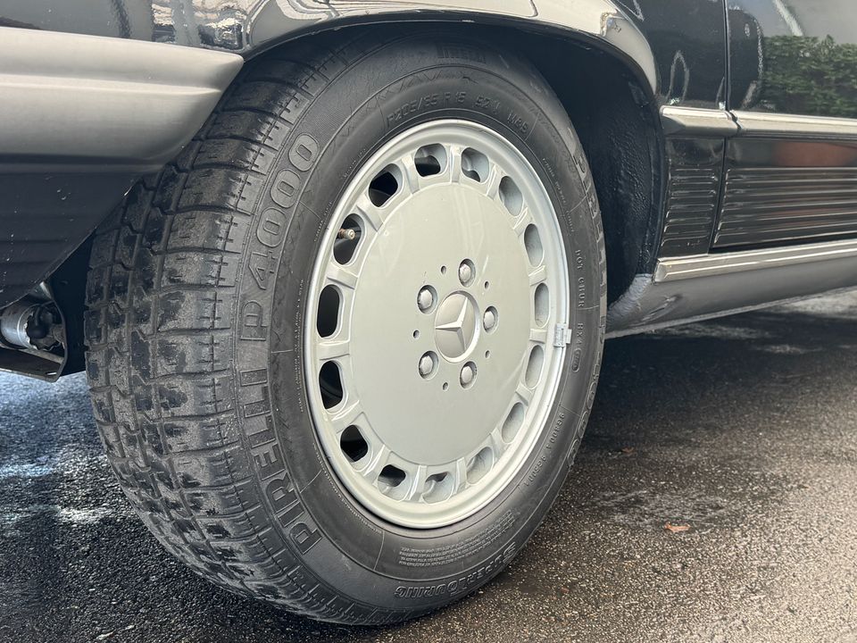 1989 Mercedes-Benz 560-Class