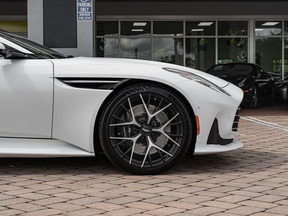 2025 Aston Martin DB12