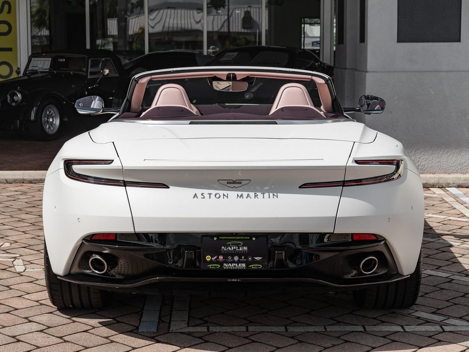 2025 Aston Martin DB12