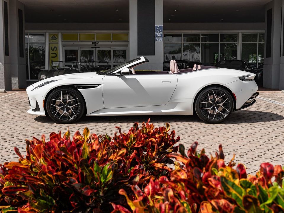 2025 Aston Martin DB12