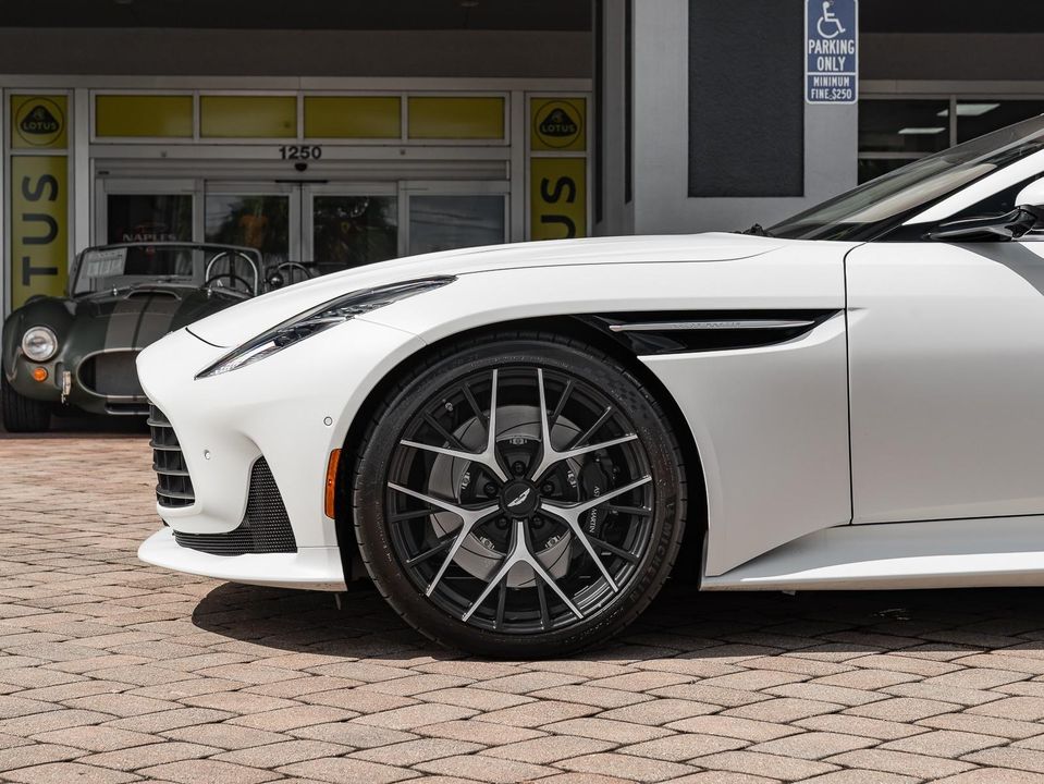 2025 Aston Martin DB12