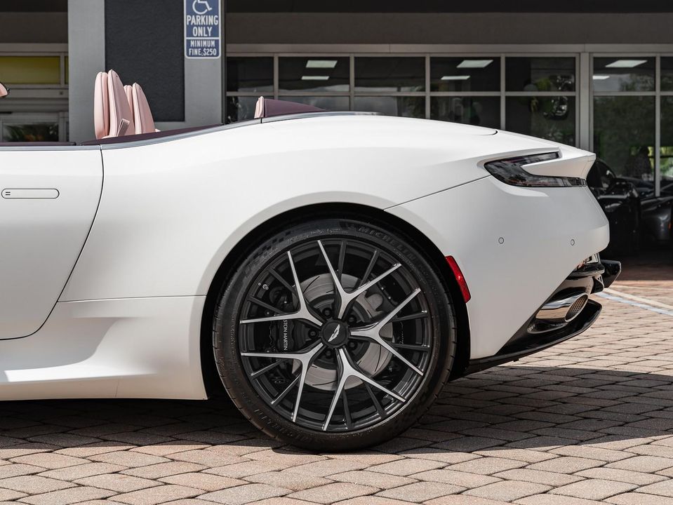 2025 Aston Martin DB12