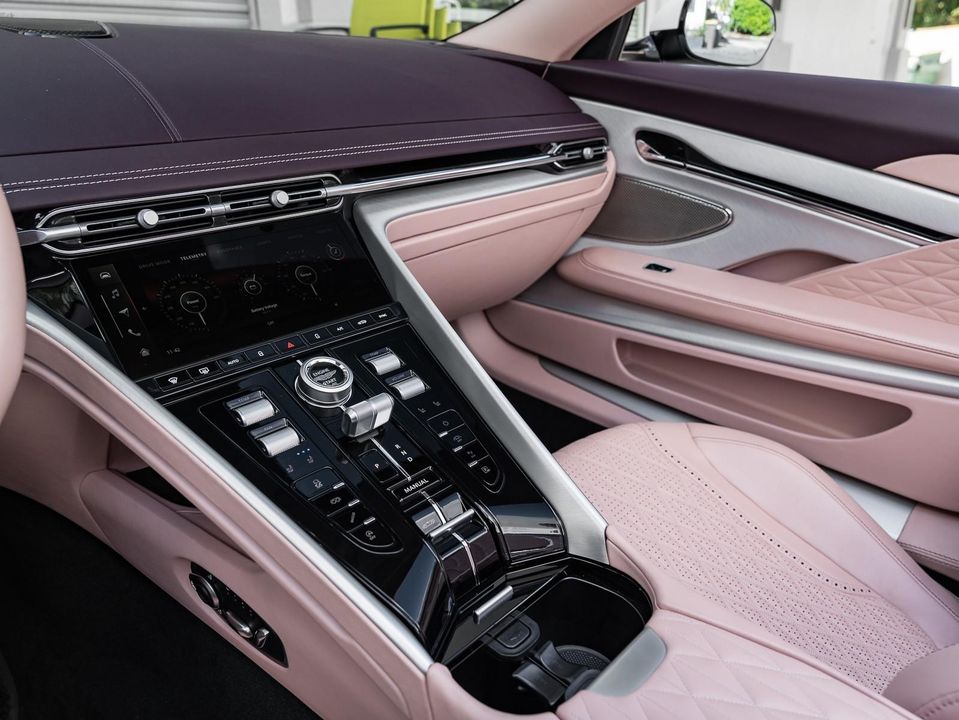 2025 Aston Martin DB12