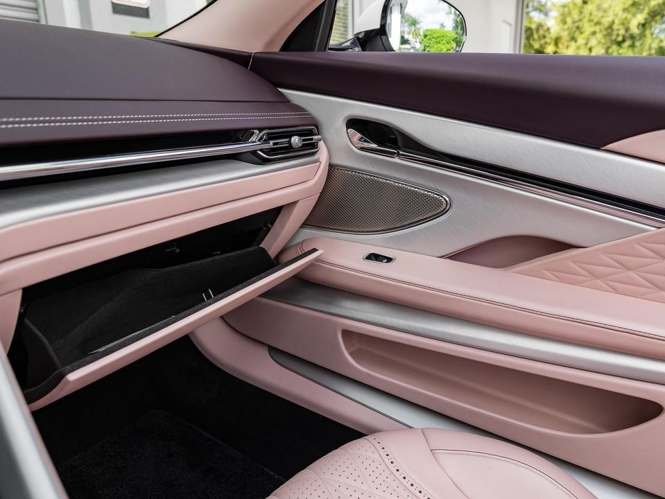 2025 Aston Martin DB12