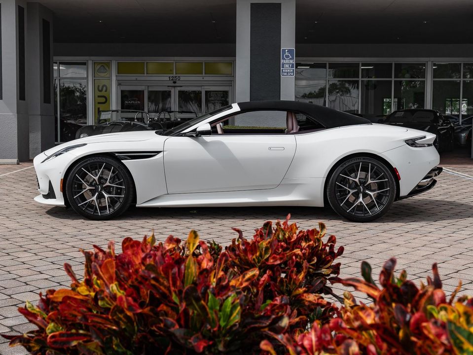 2025 Aston Martin DB12