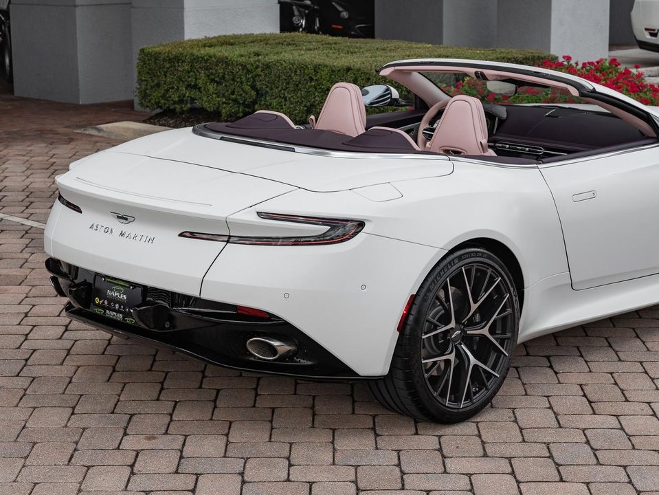 2025 Aston Martin DB12