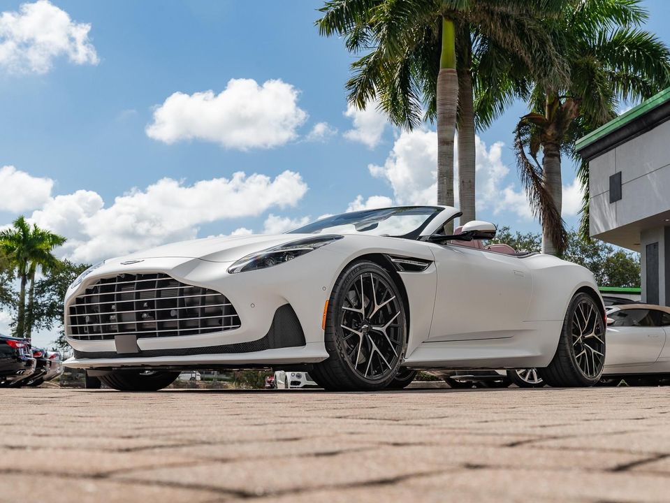 2025 Aston Martin DB12