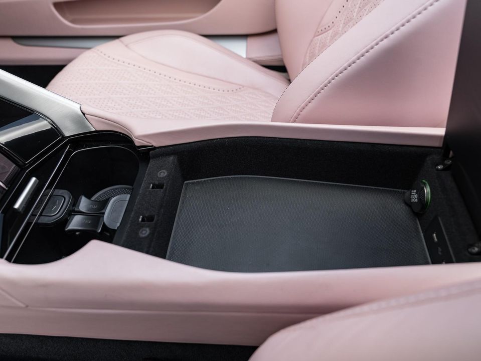 2025 Aston Martin DB12