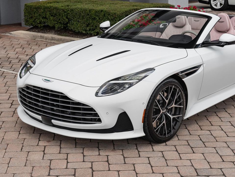 2025 Aston Martin DB12