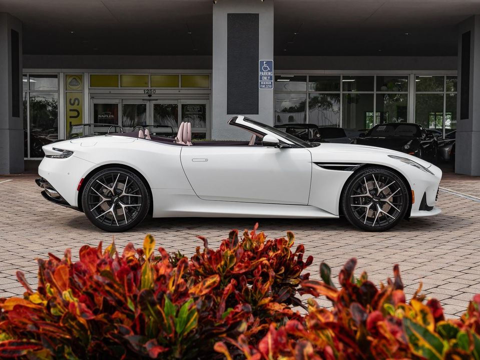 2025 Aston Martin DB12