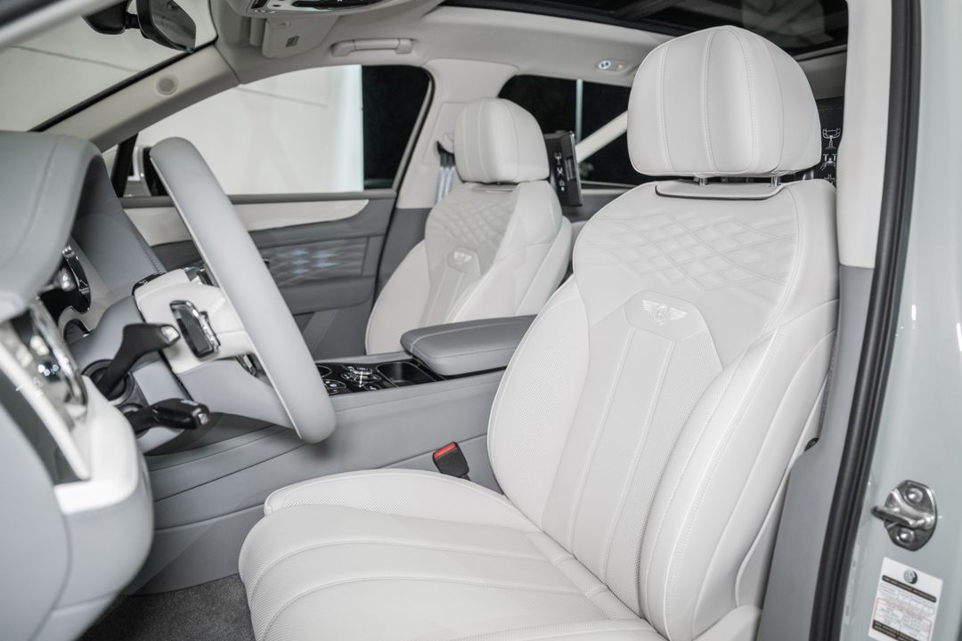 2025 Bentley Bentayga EWB
