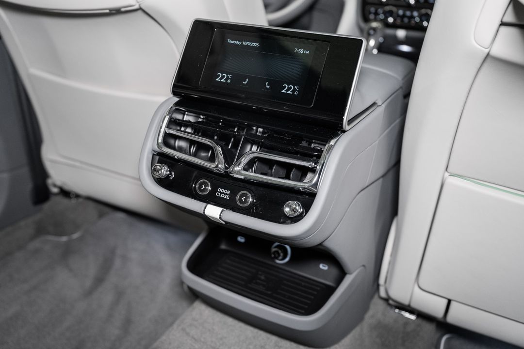 2025 Bentley Bentayga EWB