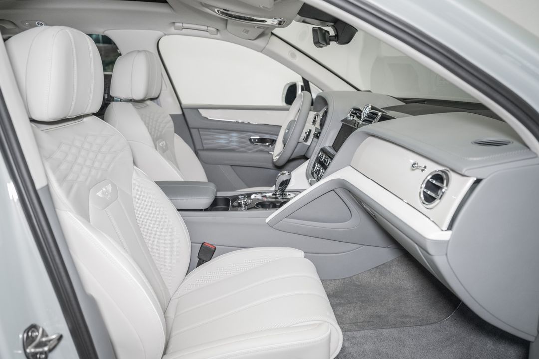 2025 Bentley Bentayga EWB