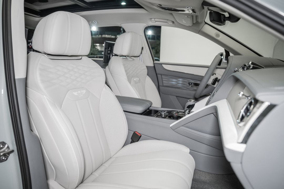 2025 Bentley Bentayga EWB