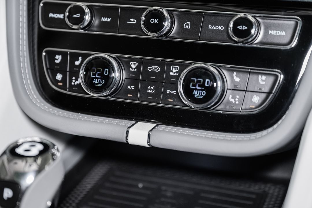 2025 Bentley Bentayga EWB